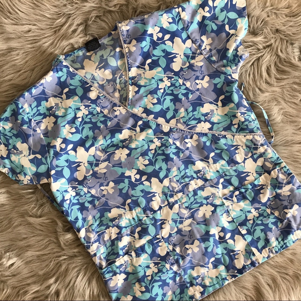 Small- MG Medgear- Scrub Top w tie backing